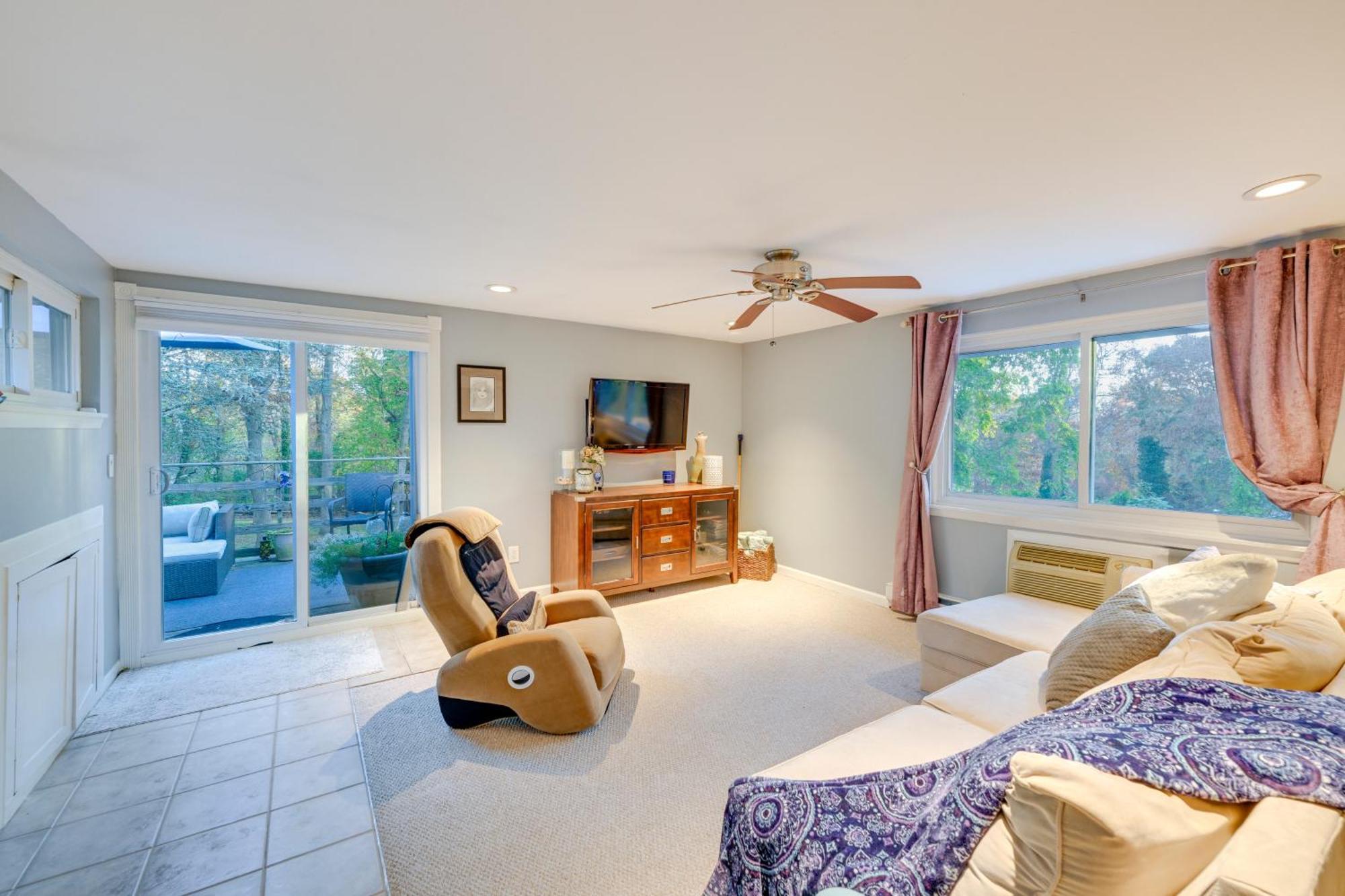 Cozy Dix Hills Apt With Deck About 7 Mi To Beach! Eksteriør bilde