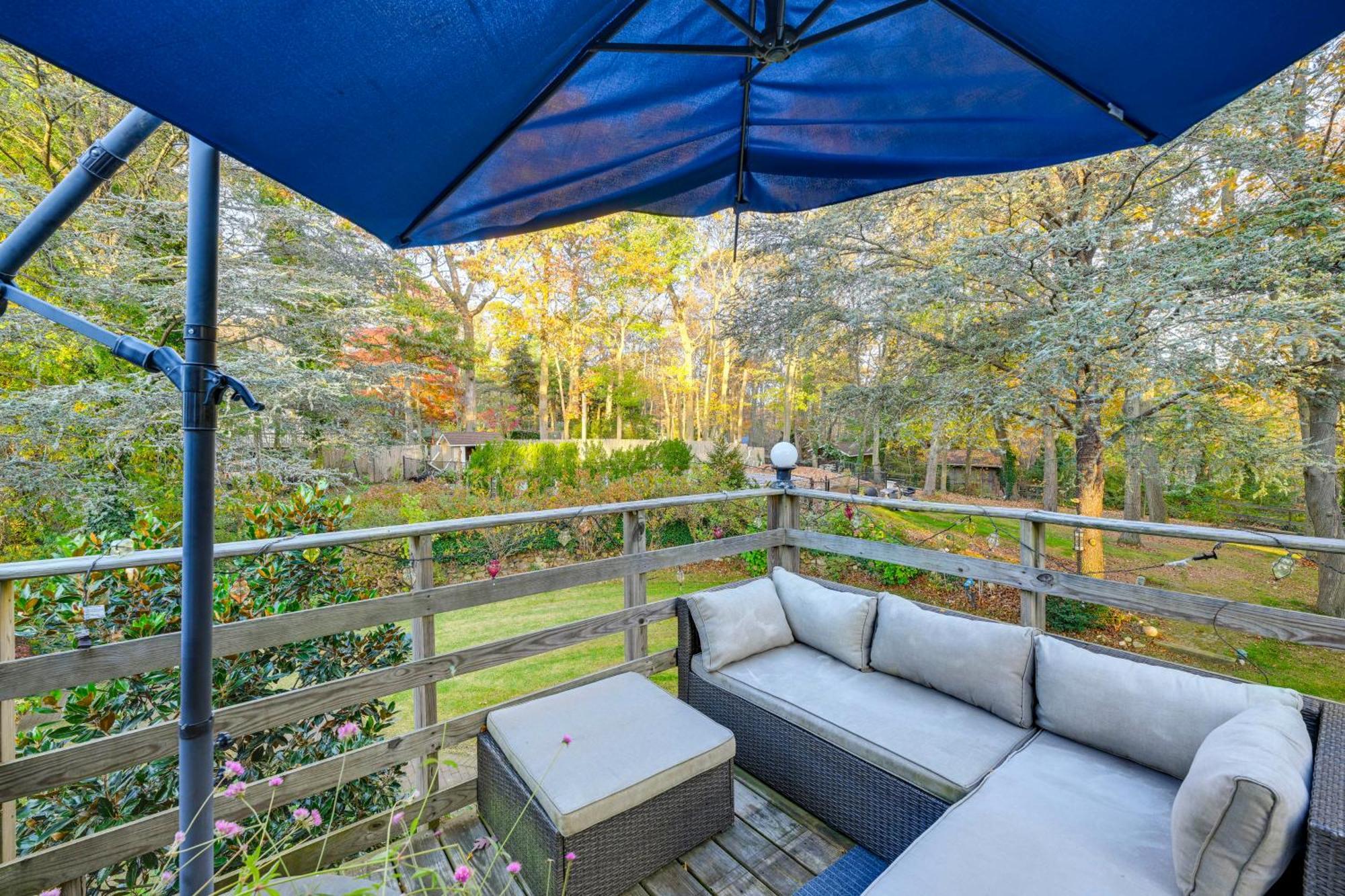 Cozy Dix Hills Apt With Deck About 7 Mi To Beach! Eksteriør bilde