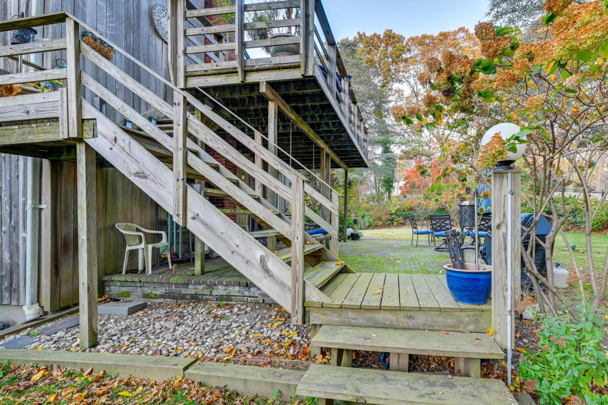 Cozy Dix Hills Apt With Deck About 7 Mi To Beach! Eksteriør bilde