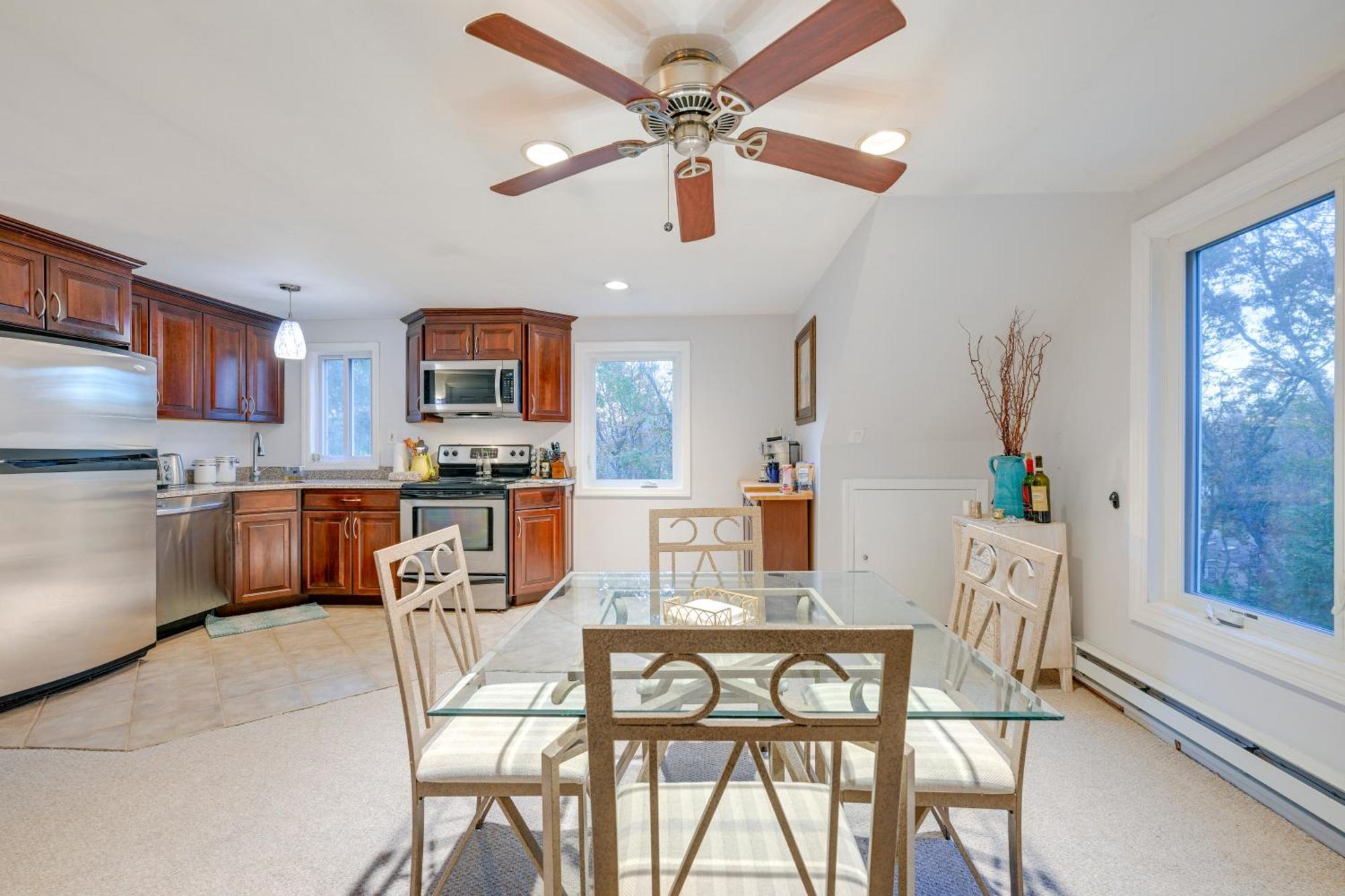 Cozy Dix Hills Apt With Deck About 7 Mi To Beach! Eksteriør bilde